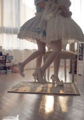 《年轻的女教师》4