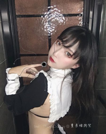 不穿内衣的瑜伽教练