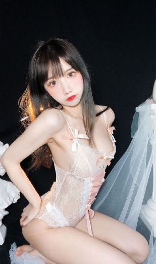 云想衣裳花想容春风拂槛露华浓